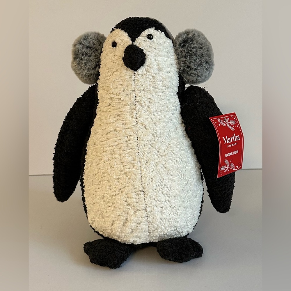 Martha Stewart Plush
Penguin Weighted
Botttom Shelf Sitter/ Doorstop 11.5" NWT